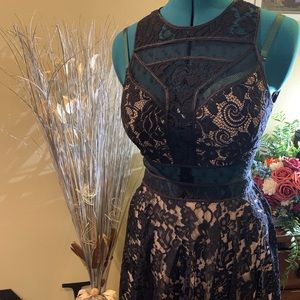 Bebe 🌻 black lace mini with satin contrast slip